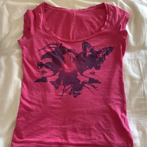 Rosa tröja med lila mönster - Jättefin tröja men tyvärr inte min stil längre, bra skick!