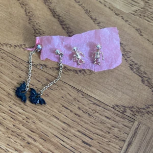 Halloween örhängen  - 2 par halloween örhängen i guld.