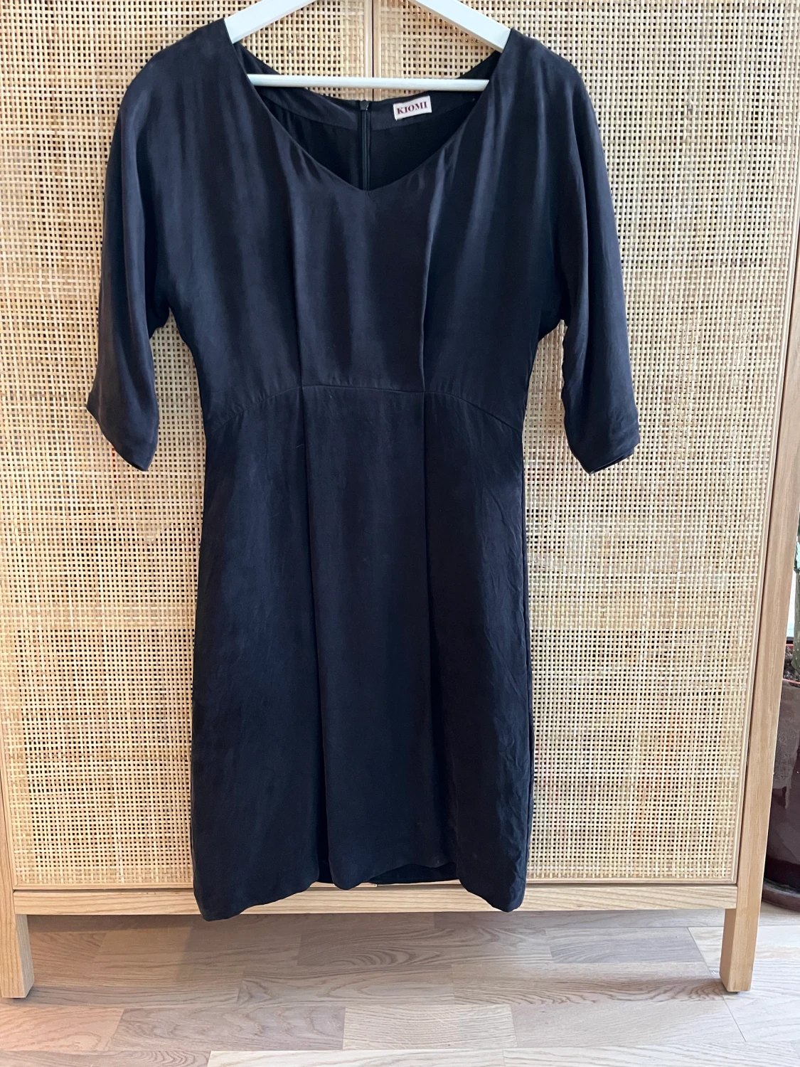 Svart klänning från Kiomi