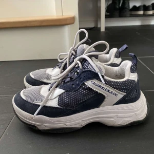 Calvin Klein sneakers  - Nästan oanvända sneakers i nyskick. Går att mötas upp i Nacka och Borlänge!