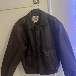 Vintage jacka - Vintage jacka köpte på secondhand. Grym passform och passar till det mesta, också bra kvalite. Funkar både vår som höst. 