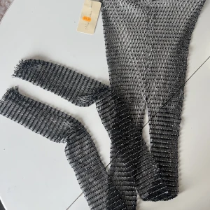 Strass byxor  - Strass byxor till fest. Slits ned till   Aldrig använda 