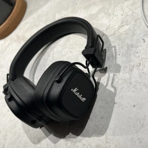 Marshall major IV hörlurar  - Inget fel på dem! Låda finns☺️  Vid snabb affär kan priset diskuteras! 