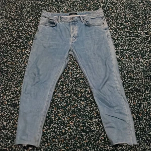 Neuw jeans - Knappt använda, relaxad fit. 