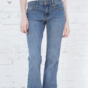 jeans - säljer dessa jeans från brandy melville som andrig kommer till användning och är använda en gång!