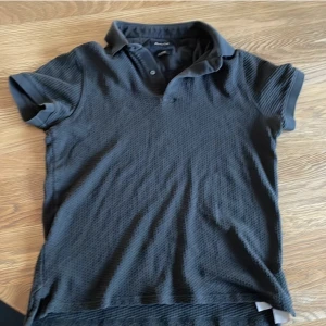 Massimo Dutti piké - Säljer min Massimo Dutti piké för den inte passar längre. Kond 9/10 