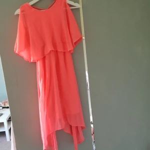 Klänning  - Super sick kanppt använd