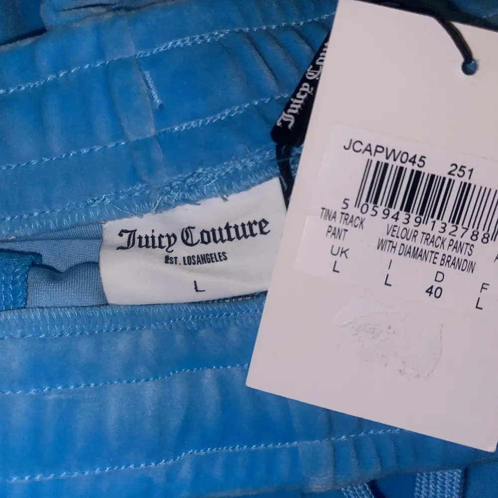 helt nya juicy byxor💓 aldrig använt för köpt fel storlek💘. Jeans & Byxor.