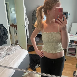 Linne  - Sött sommarlinne från bik bok i storlek s💚💚 Använd fåtal gånger!