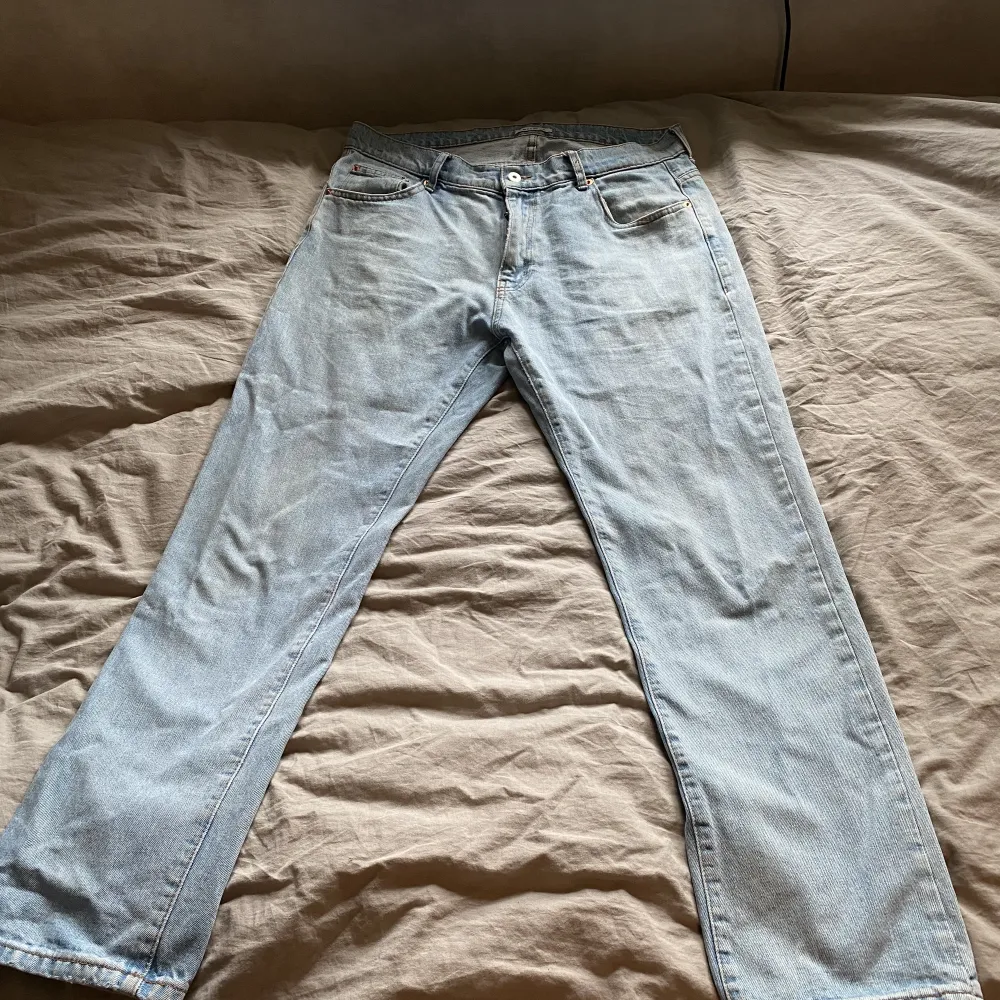 Knappt använda woodbird jeans  Storlek: 33/32. Jeans & Byxor.