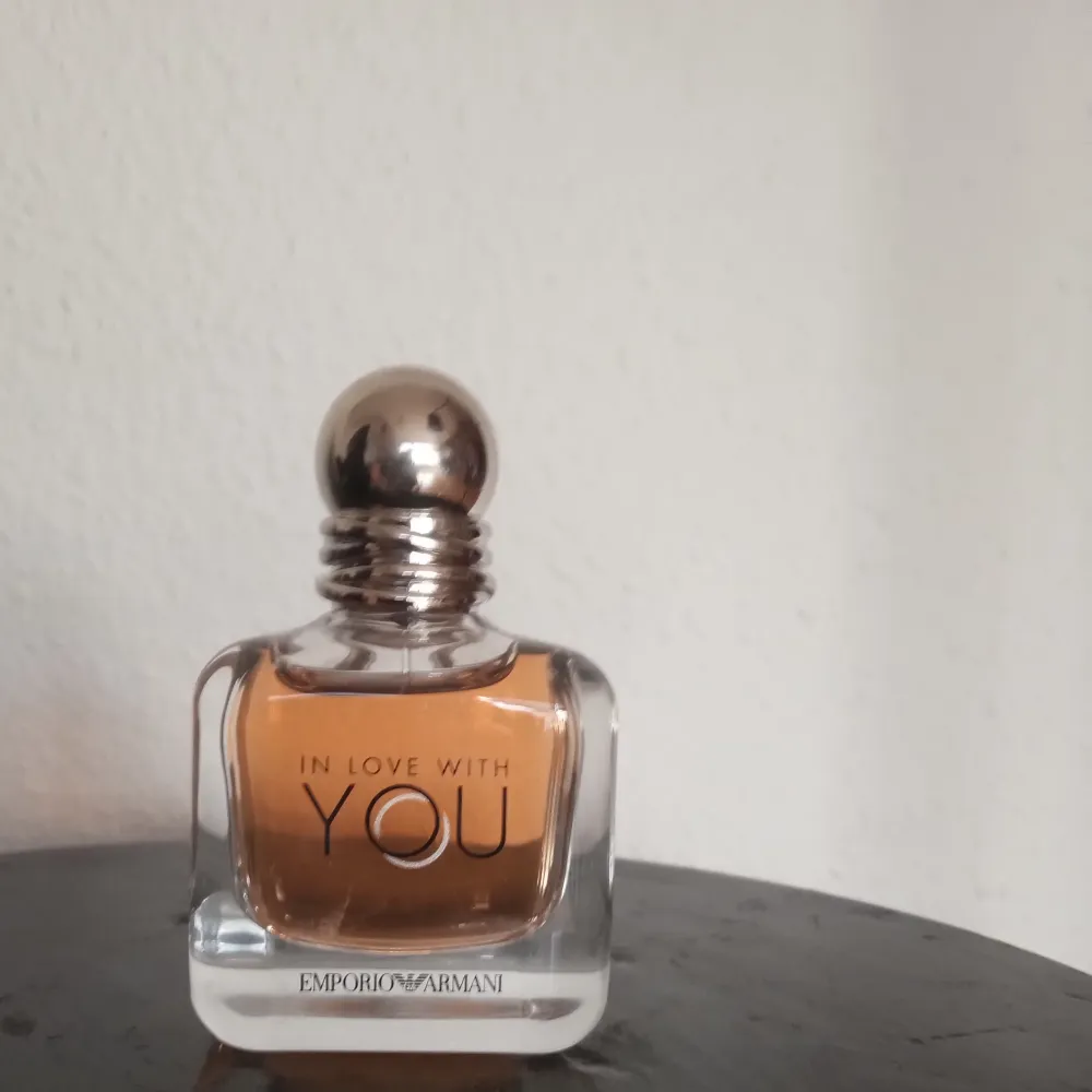 In love with you 50 ml edp. Endast testad fåtal gånger. Frakt tillkommer med 54 kr skicka hem spårbart 😊. Övrigt.