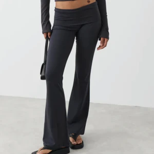 Yoga pants - Säljer dessa mörkgrå yoga pants🤍