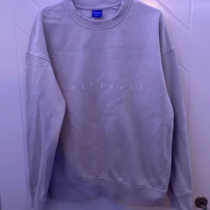 Jack and Jones sweatshirt  - 9/10 skick, knappt använd Storlek L 