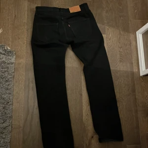 Levis 501 storlek W28L32 - Säljer mina Levis jeans då den var lite tajt i midjan hör av om intresserad 