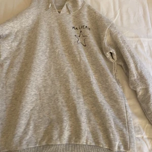 Ma Cherri hoodie - En grå hoodie