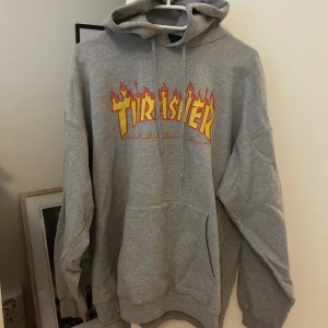 Thrasher Hoodie - En sjukt skön hoodie, Thatasher Magazine i L Cond 8/10