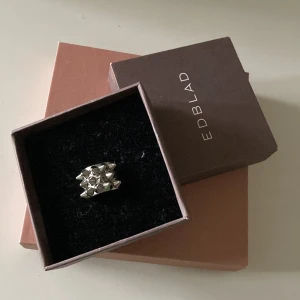 Edblad ring - Säljer denna jätte fina Edblad ring då den inte kommer till användning längre kontakta gärna om du har frågor 💗Tryck på köp nu om du vill köpa. 