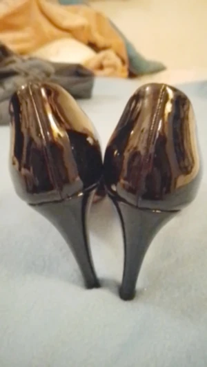 Hugo boss pumps - Fina fräscha pumps.  Använda 2 gånger. Stl 37