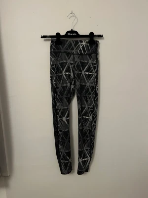 Träningsbyxor  - Träningsbyxor ifrån soc.