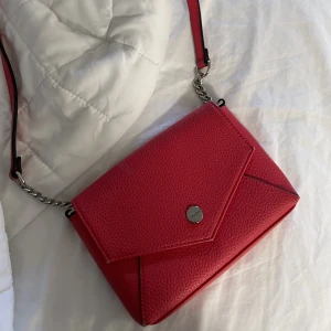 Calvin Klein  - Använder it mkt så kom med prisförslag.