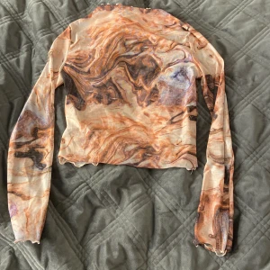 Mesh topp - Jättecool meshtröja från Shein säljer jag då den inte kommer till användning längre💕 Köpaten står för frakten.