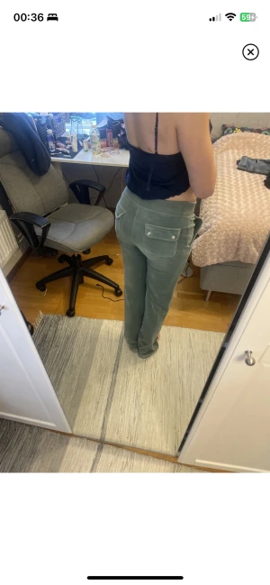 Juicy byxor - Säljer mina älskade gröna mjukisbyxor💗 de har tyvärr blivit för korta för mig 💗