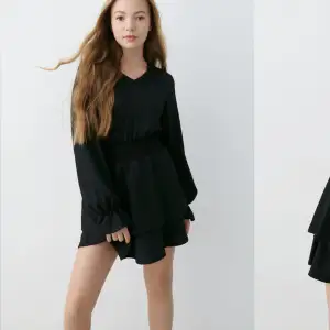 Säljer nu denna fina svarta klänningen från Gina Young som är slut såld på hemsidan. Pris 220kr den är i stl 142-150. Inte mycket använd passar både som höst och vinter klänning och sommar klänning. För mer frågor eller bilder ta kontakt dm🥰