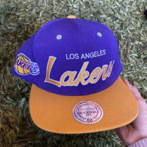 LA LAKERS, never used - Condition: Never used  Adjustable. Bought in the U.S. 