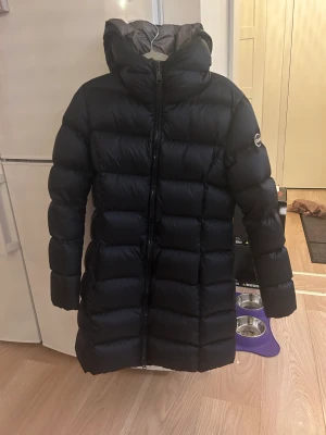Colmar jacka  - säljer min colmar jacka då den inte kommer till användning. Super skön och varm , köpt på länna sport för 5990 kr 