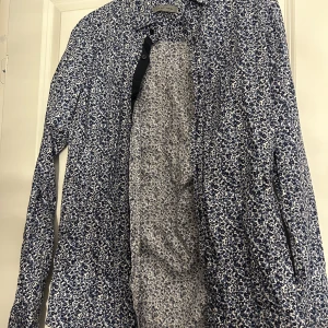 Skjorta - Aldrig använd, inga defekter. Storlek M