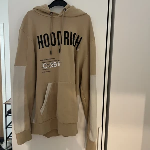 Hoddrich hoodie  - Hej,,säljer nu min hoodrich tröja som jag aldrig använt då den varit för stor på mig. Den är helt ny i storlek M.