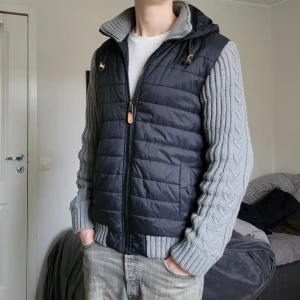 Cardigan jacka - Riktigt fet lite tjockare cardigan! Inga skador! Storlek L, jag är 185. 
