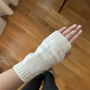 Stickade torgvantar  - Aldrig använda 