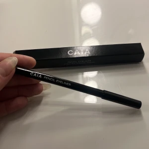 caia- pencil eyeliner - Aldrig använd, säljer då den inte kommer till användning🩷