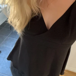 Topp med öppen rygg❤️ - Superfin topp från Gina köpt här på plick för 200kr, använd ett par gånger men den har inga defekter💕