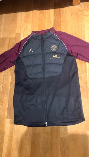 Psg Jordan kofta jacka - Paris saint germain jacka storlek m knappt använd 