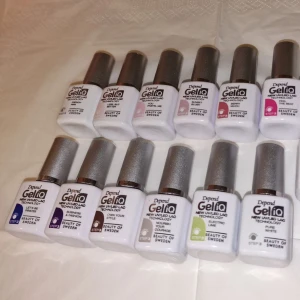 Gel polish - Helt nya Nail Polish från Depend, oanvända och oöppnade. BASECOAT OCH TOP COAT FÅR DU GRATIS PÅ KÖPET!🦋 Nypris för allt inklusive base&topcoat är 1148kr
