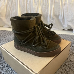 Inuikiis - Säljer dessa inuikiis som jag köpte i januari men som knappt kommit till användning, som nya! Köpta för 3099kr💕