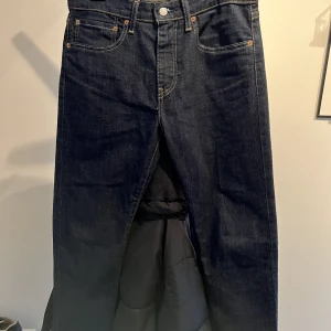 Levis jeans 502 - Säljer mina fina Levis 502 jeans. Använd fåtal gånger. 31/30  Nyskick! 600kr