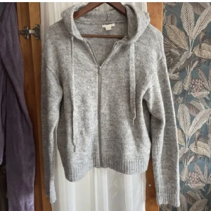 Stickad Zip-up  - Stickad zip up från H&M