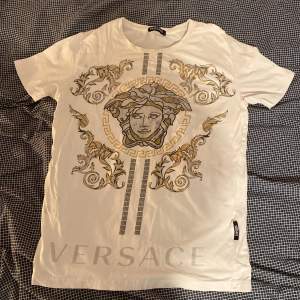 Versace tshirt storlek s.