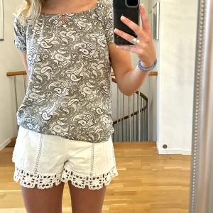 Mönstrad blus - Skön blus med superfint mönster🦋