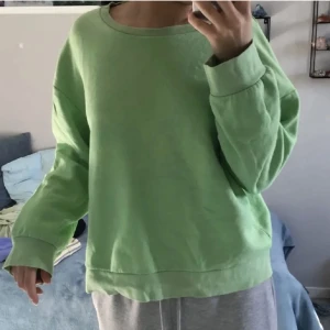 sweatshirt  - fint skick! Från zara