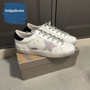 Golden goose  - Fina golden goose skor. aldrig använda.  Skicket är 10/10. Kontakta vid minsta lilla fråga eller fundering