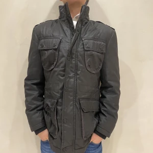 Safari Jacka ESPRIT - Hej! Säljer nu min Jacka från ESPRIT i storlek M, fint skick. Tveka inte på att höra av dig om du har frågor eller funderingar kring varan! 