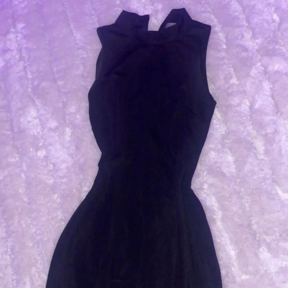 Jättefin svart klänning. Endast använd vid 2 tillfällen. Klänningar.