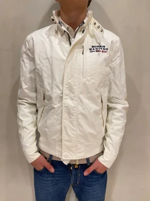 Safari Jacka Morris  - Hej! Säljer nu min Jacka från Morris i storlek S, observera sista bilden finns fläckar . Tveka inte på att höra av dig om du har frågor eller funderingar kring varan! 