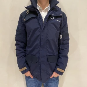 Safari Jacka Race Marine  - Hej! Säljer nu min Jacka från Race Marine i storlek S, fint skick. Tveka inte på att höra av dig om du har frågor eller funderingar kring varan! 