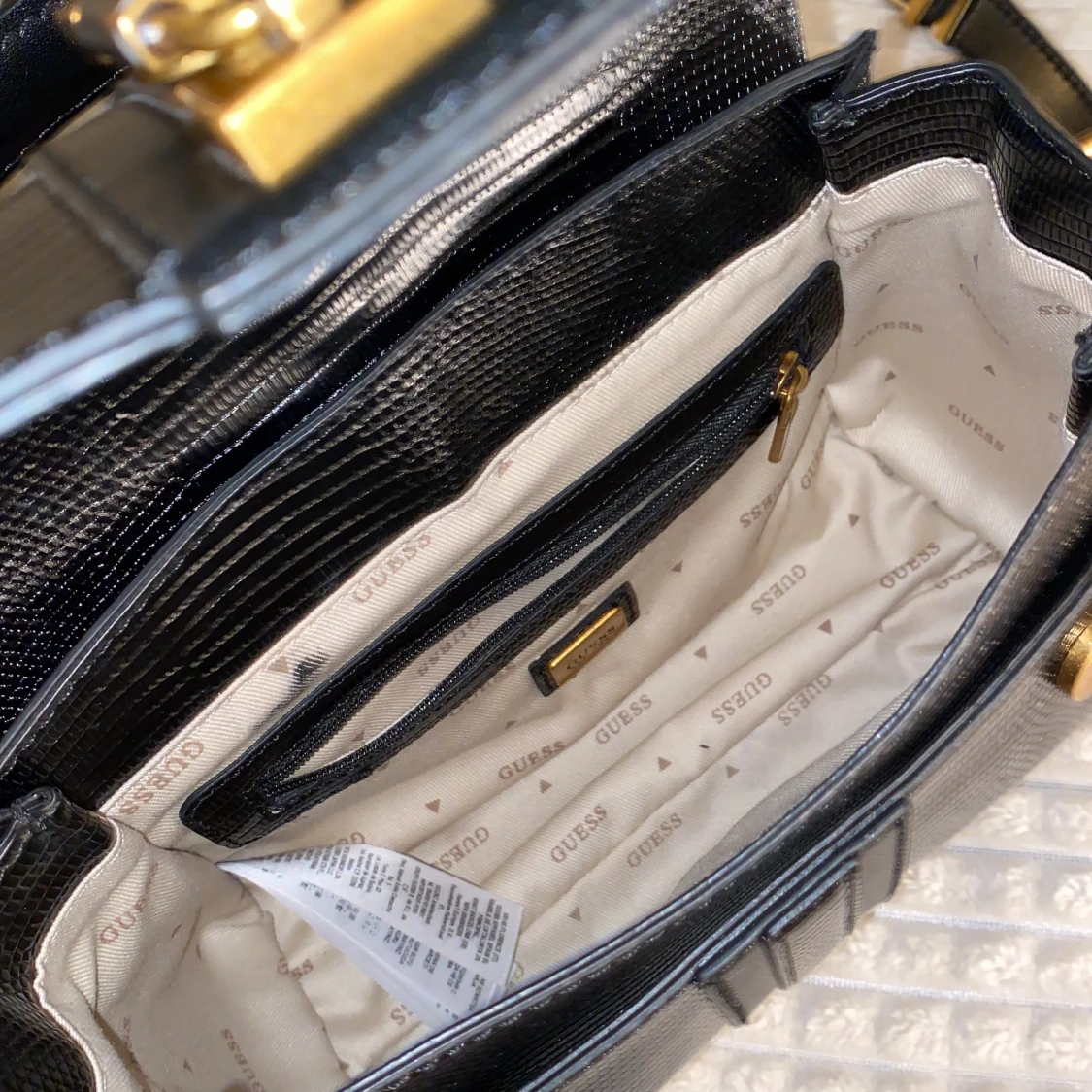 Crossbody väska från Guess  - 91