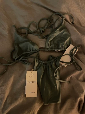 Bikini - Oanvänd bikini, storlek L. 